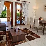 Aphrodite Hills Residences 코우클리아